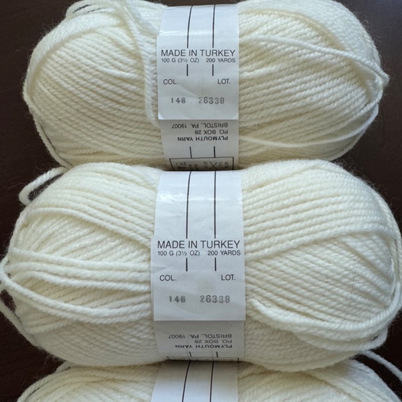 Set of 4 Skeins of Plymouth Encore Knitting Worsted Weight Yarn Off White - Picture 5 of 7